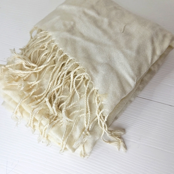 🎁 Banana Republic Cream check acrylic reversible FRINGED scarf One Size. - Picture 1 of 6
